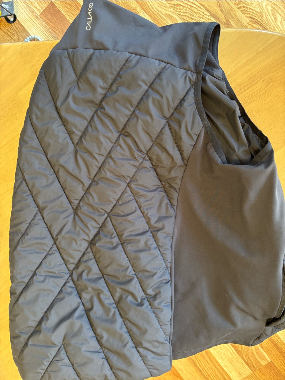 Cala Quilted Black Sleeveless Vest - Picture 5 of 5